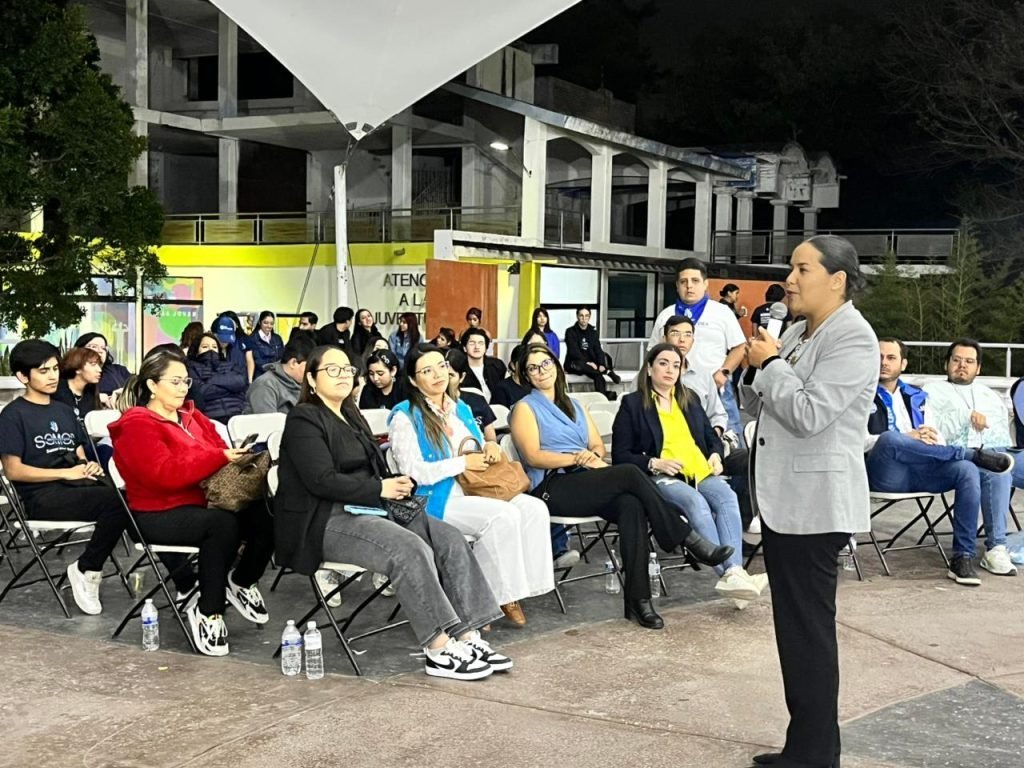Directora del Instituto de las Juventudes destaca proyectos sociales de jóvenes en reunión distrital
