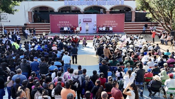 Gobernador de Oaxaca rinde cuentas en San Ildefonso Villa Alta, destina 43 mdp a obras y vivienda en Sierra de Juárez