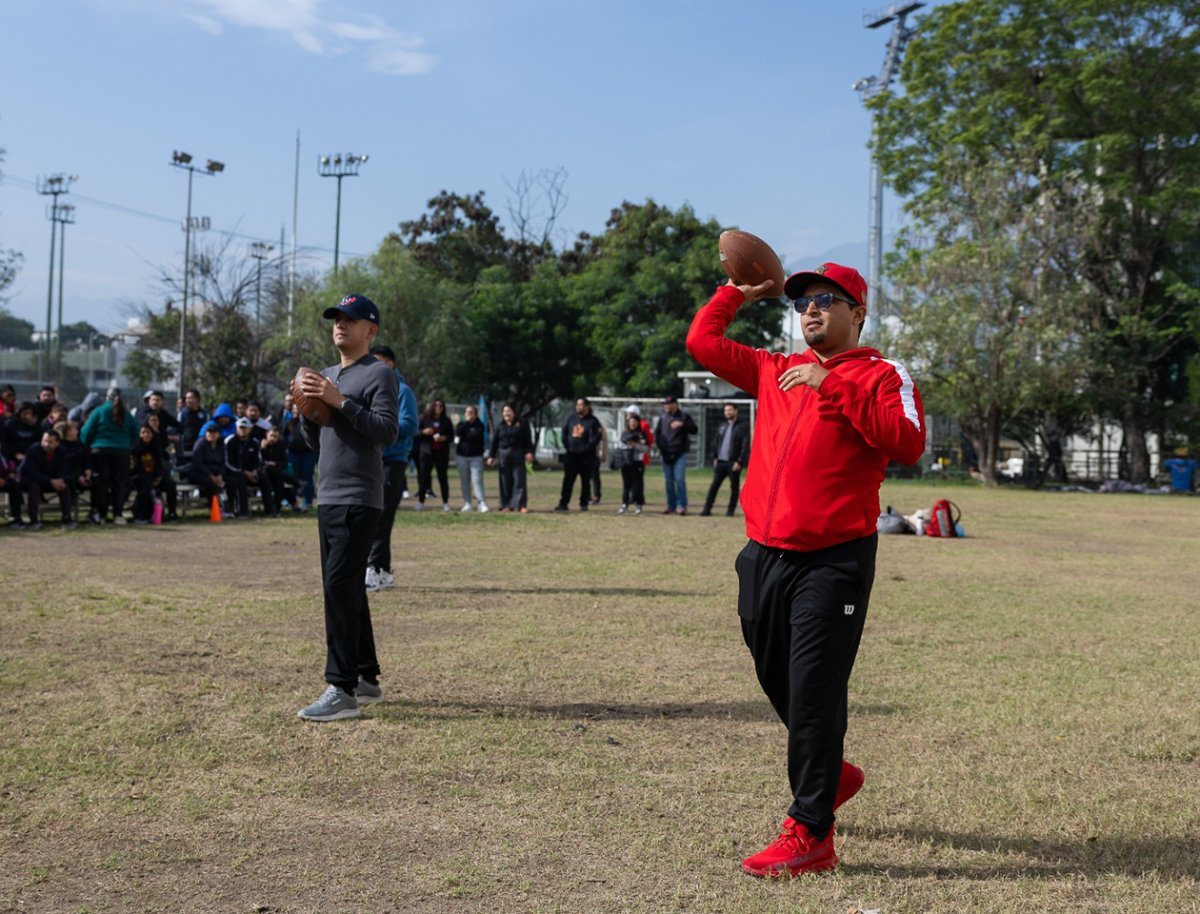 Capacitan a cerca de 500 docentes de Educación Física en Fútbol Bandera para fortalecer oferta deportiva escolar
