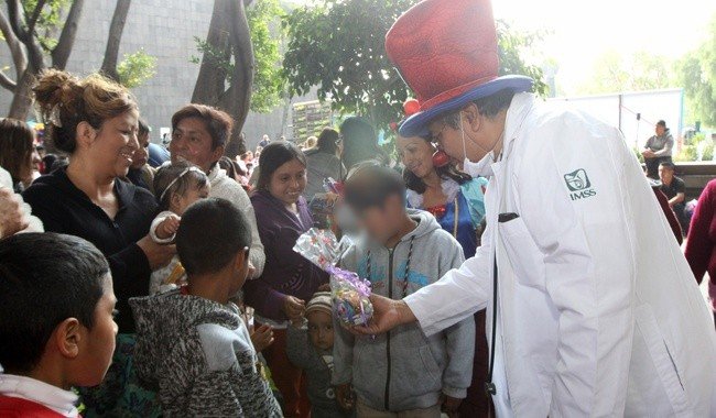 Fundación IMSS entrega más de 13,500 juguetes a niños hospitalizados y extiende campaña de donación