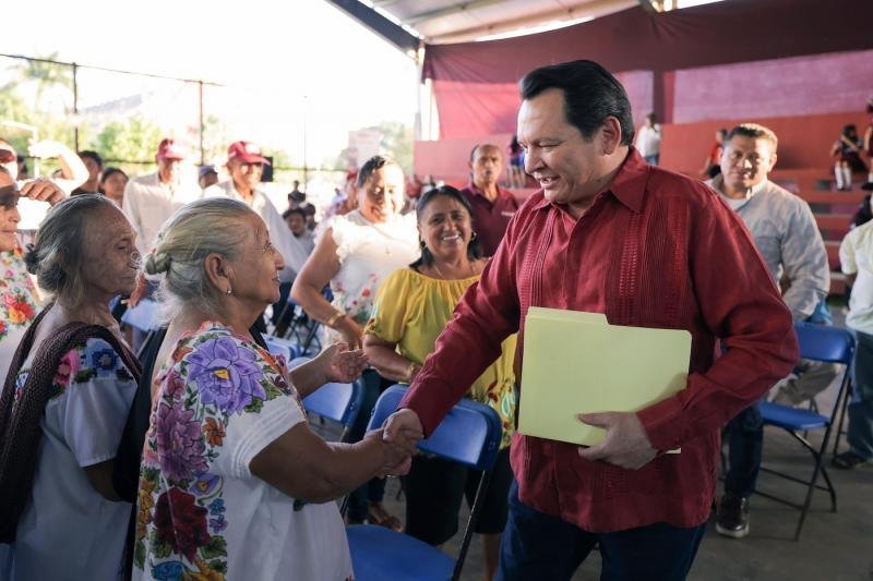 Gobierno de Yucatán entrega apoyos para caminos y huertos en Cantamayec