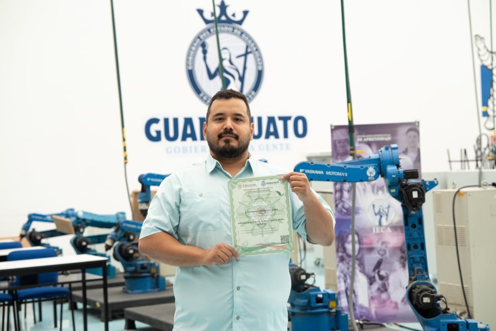 Más de 400 personas capacitadas en robótica en Guanajuato durante 2025