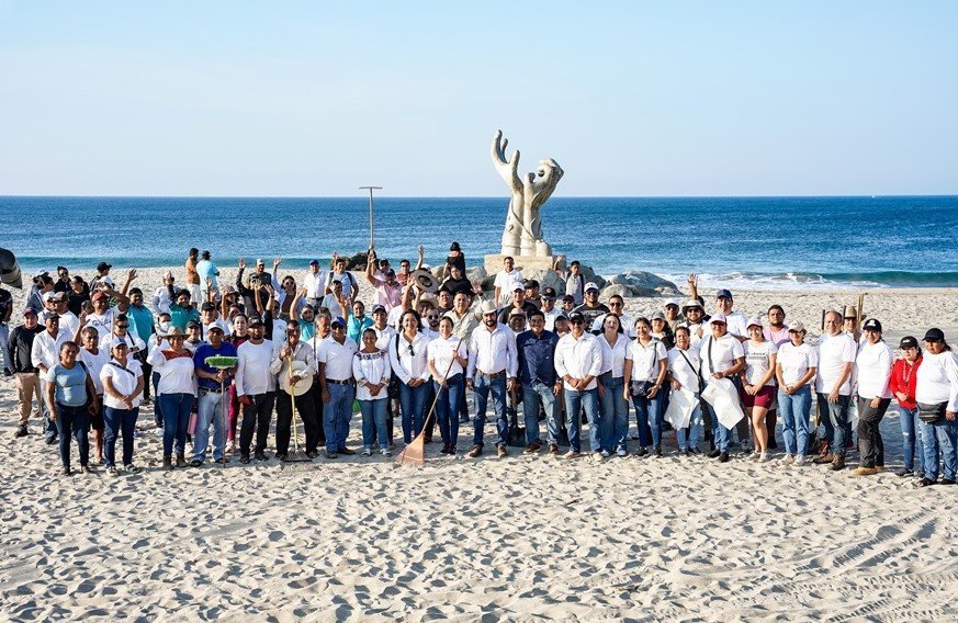 Sectur Oaxaca lidera magna limpieza en la Costa: recolectan seis toneladas de residuos