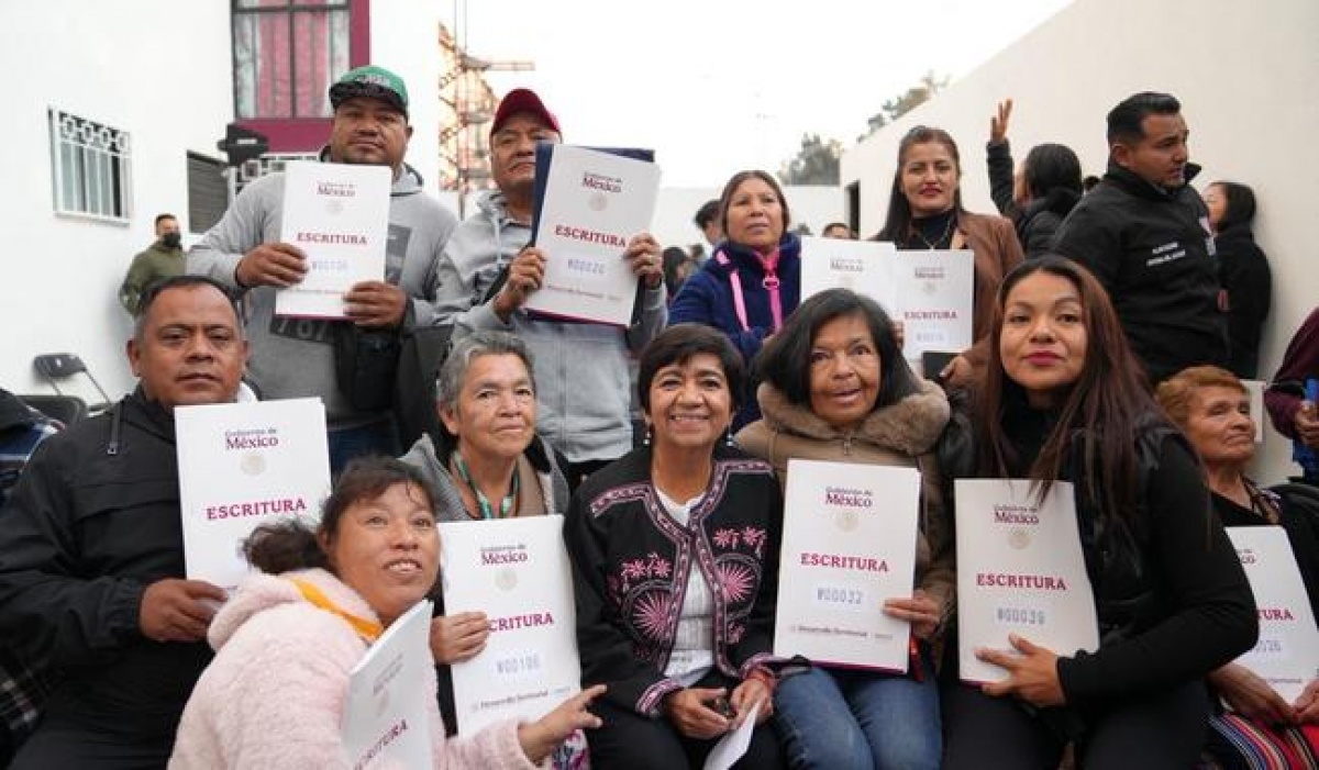 Sedatu entrega 354 escrituras a familias reubicadas del Chiquihuite y garantiza viviendas seguras
