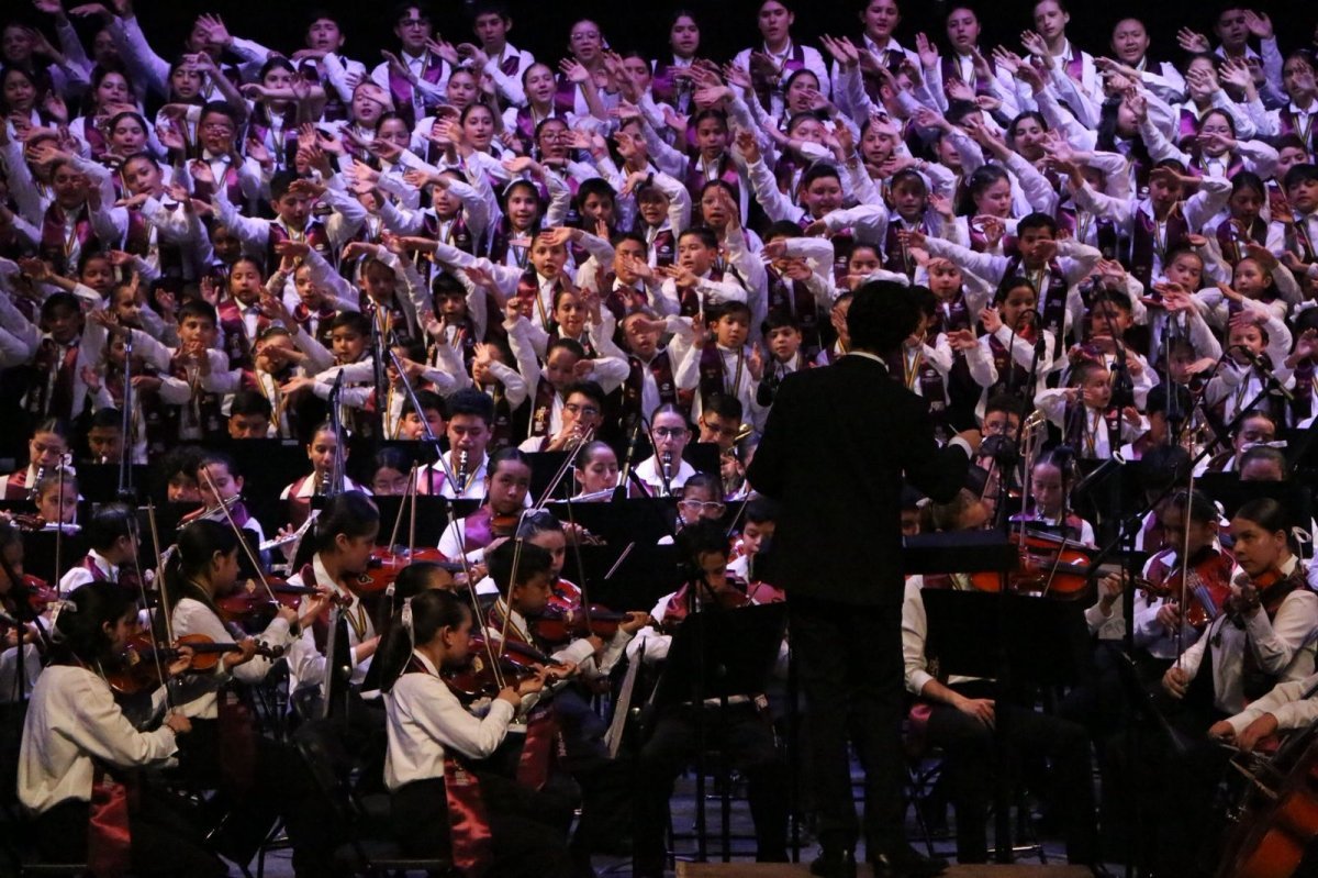 Debuta Orquesta Sinfónica y Coro Real Unidos por Zacatecas con más de 300 jóvenes talentos