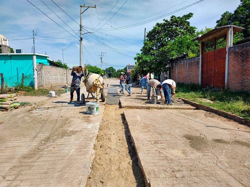 Ceabien avanza en rehabilitación de drenaje sanitario para más de 7,600 habitantes en Asunción Ixtaltepec