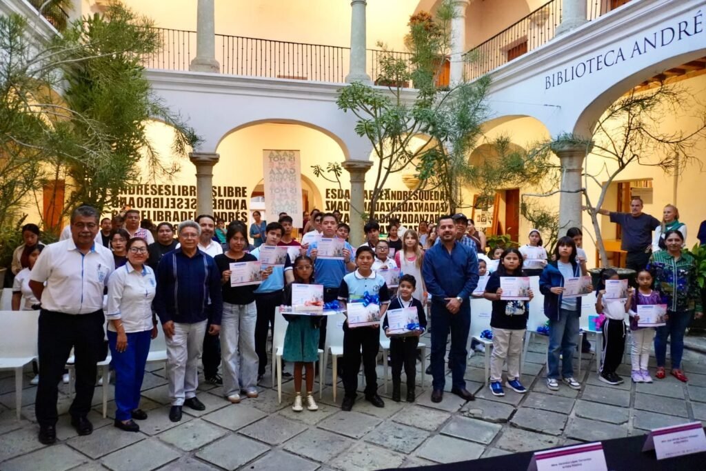 Oaxaca premia a ganadores del Concurso Nacional de Dibujo y Pintura 2025; obras representarán al estado en fase nacional