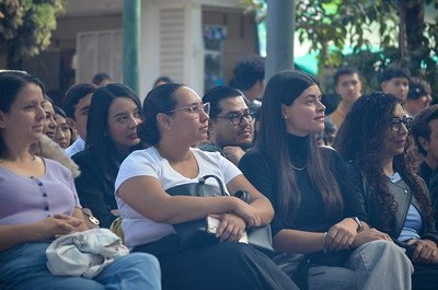 Presentan obra de teatro inclusivo 'No oigo nada, soy de palo, tengo orejas de pescado' en CONALEP Guadalajara