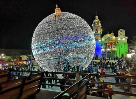 La ciudad de las esferas: tradición navideña en Chignahuapan y Tlalpujahua