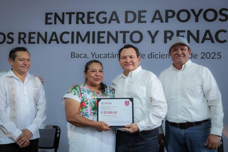 Gobierno de Yucatán entrega apoyos a productores para rehabilitar caminos rurales y rescatar ganado