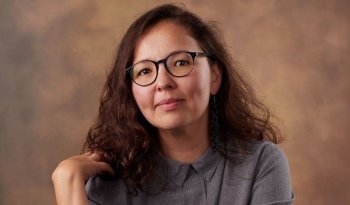 Ave Barrera desarrolla proyecto literario 'Nadie nos dio la tierra' con apoyo del Sistema Nacional de Creadores de Arte