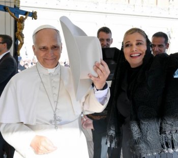 Gobernadora Maru Campos asiste a audiencia con el Papa y destaca unidad en el Vaticano