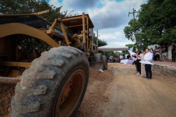 Renacimiento Maya reconstruye calles en Tekal de Venegas con inversión de casi 2.5 millones de pesos