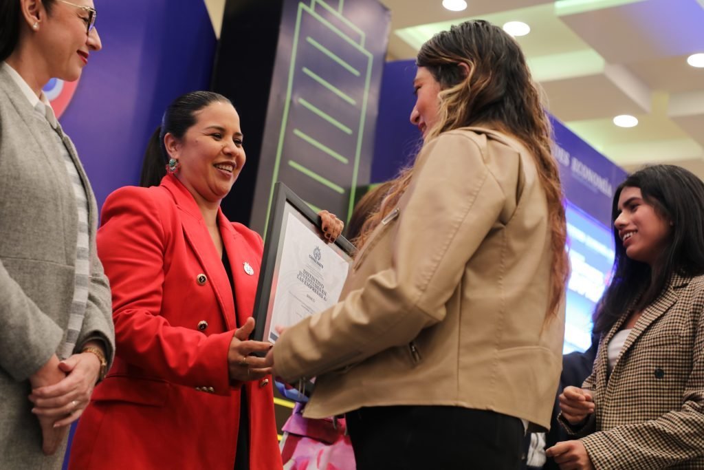 Gobierno de Guanajuato reconoce a empresas aliadas con distintivo por su colaboración en empleabilidad juvenil