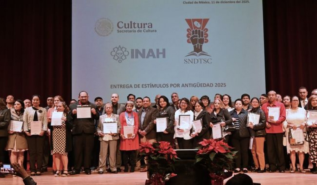 INAH reconoce trayectoria de trabajadores con hasta 50 años de servicio en la Ciudad de México