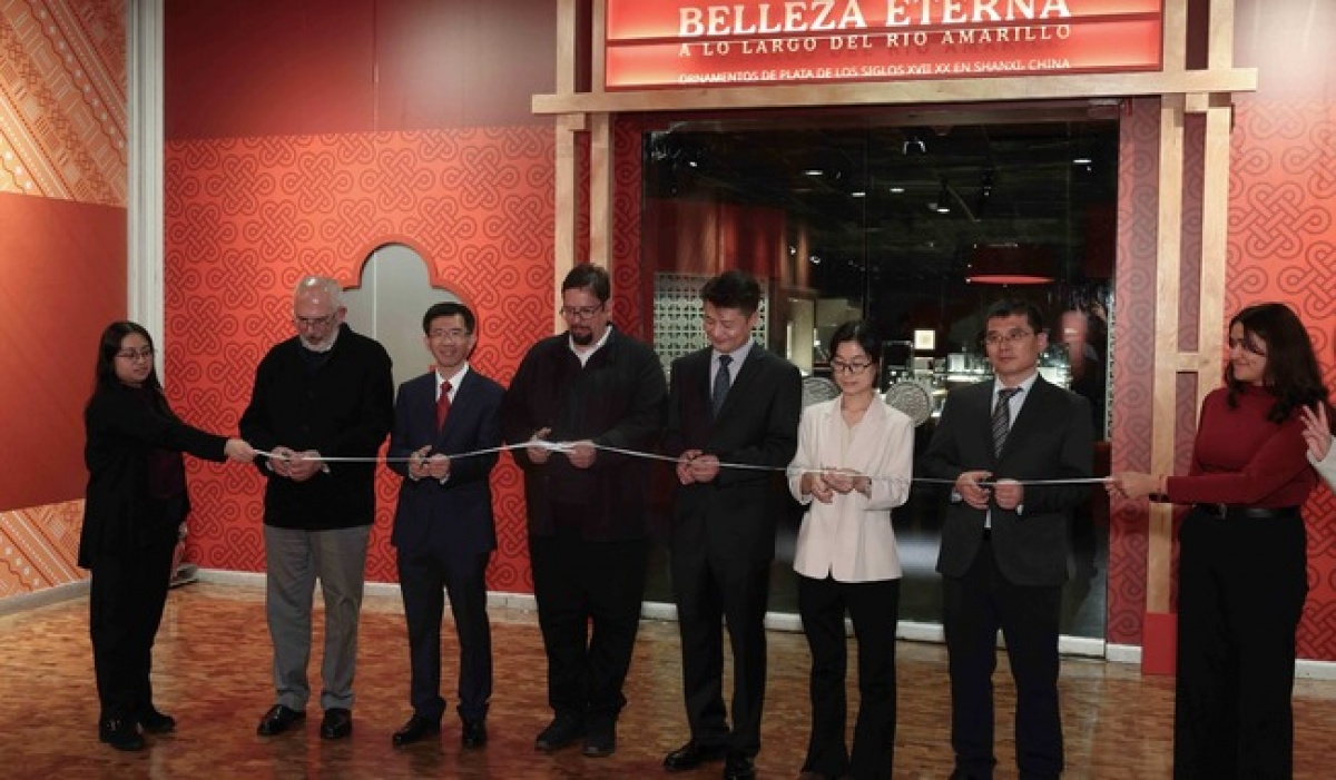 Belleza eterna a lo largo del r&iacute;o Amarillo exhibe orfebrer&iacute;a china de los siglos XVII al XX en el MNA