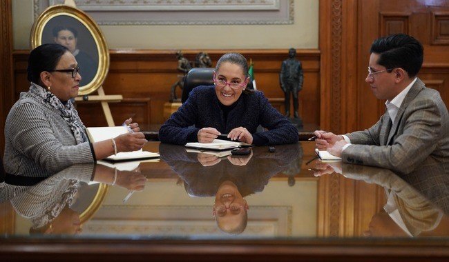 Presidenta Sheinbaum invita al papa León XIV a visitar México en llamada telefónica