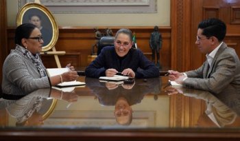 Presidenta Sheinbaum invita al papa León XIV a visitar México en llamada telefónica