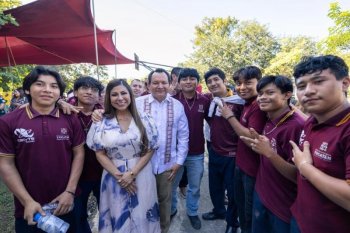 Gobernador Joaquín Díaz Mena entrega equipamiento para planteles del Cecytey y anuncia obras en Hunucmá