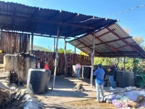 Secretar&iacute;a de Fomento Econ&oacute;mico recorre f&aacute;bricas de mezcal en Eduardo Neri para validar proyectos de certificaci&oacute;n 2025