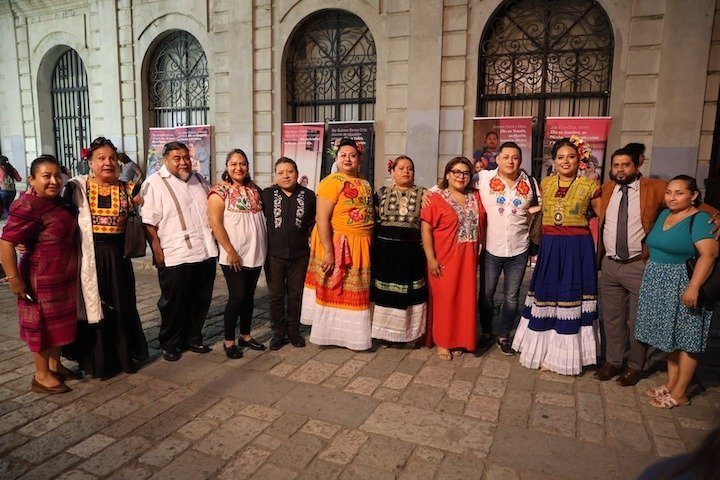 Seculta colabora en exposici&oacute;n fotogr&aacute;fica 'Afectividades muxes' en el Andador Tur&iacute;stico de Oaxaca