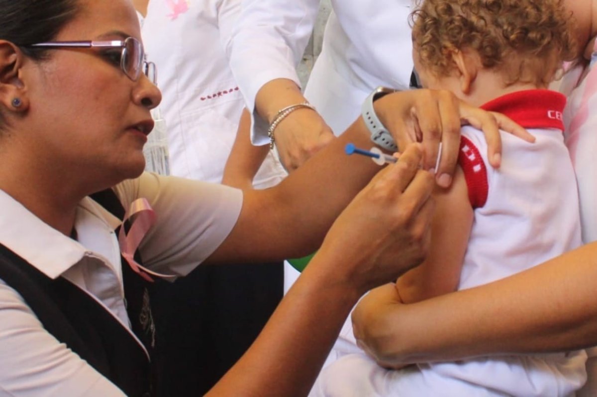 Colima reporta 45% de avance en vacunaci&oacute;n contra influenza; priorizan grupos de riesgo