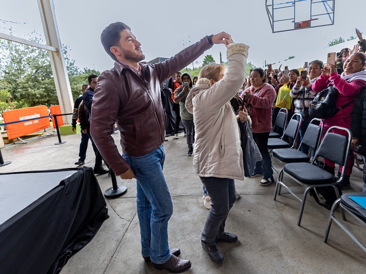 Gobernador Samuel Garc&iacute;a fortalece programa 'Ayudamos a las Mujeres' en Santiago