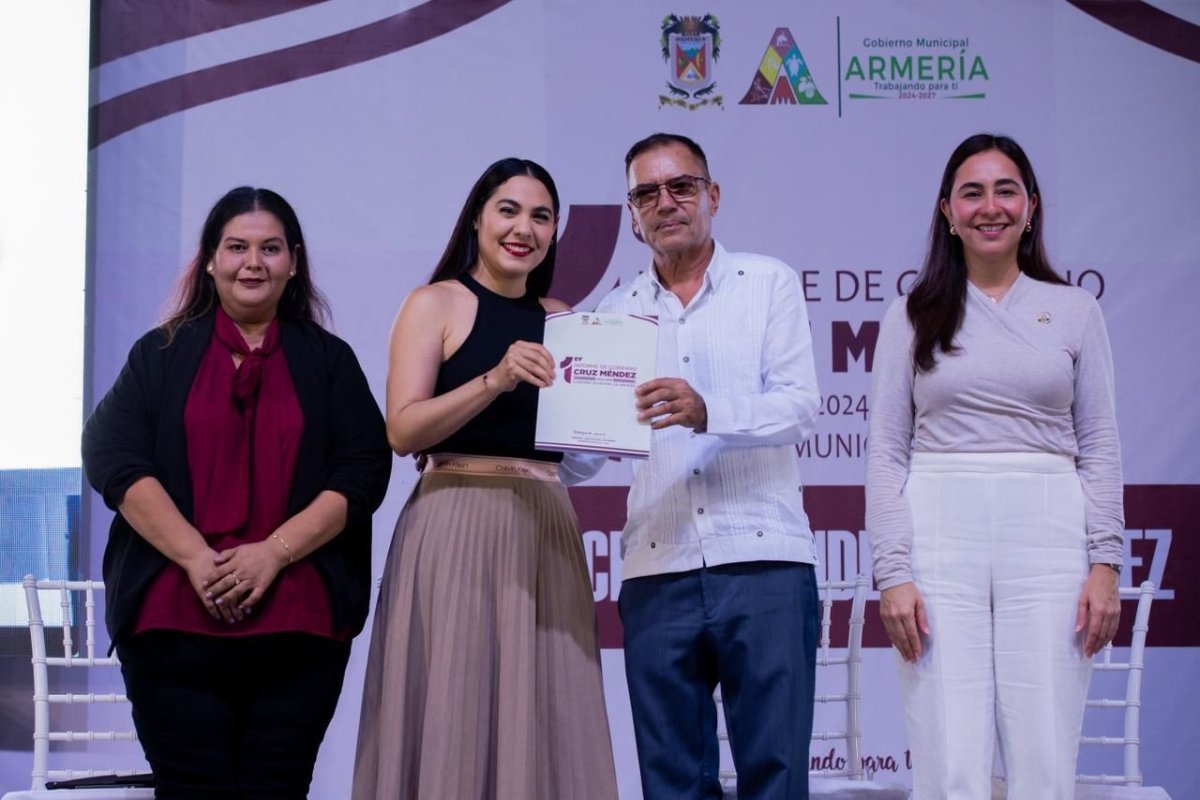 Gobernadora de Colima destaca coordinaci&oacute;n para desarrollo de Armer&iacute;a durante primer informe municipal