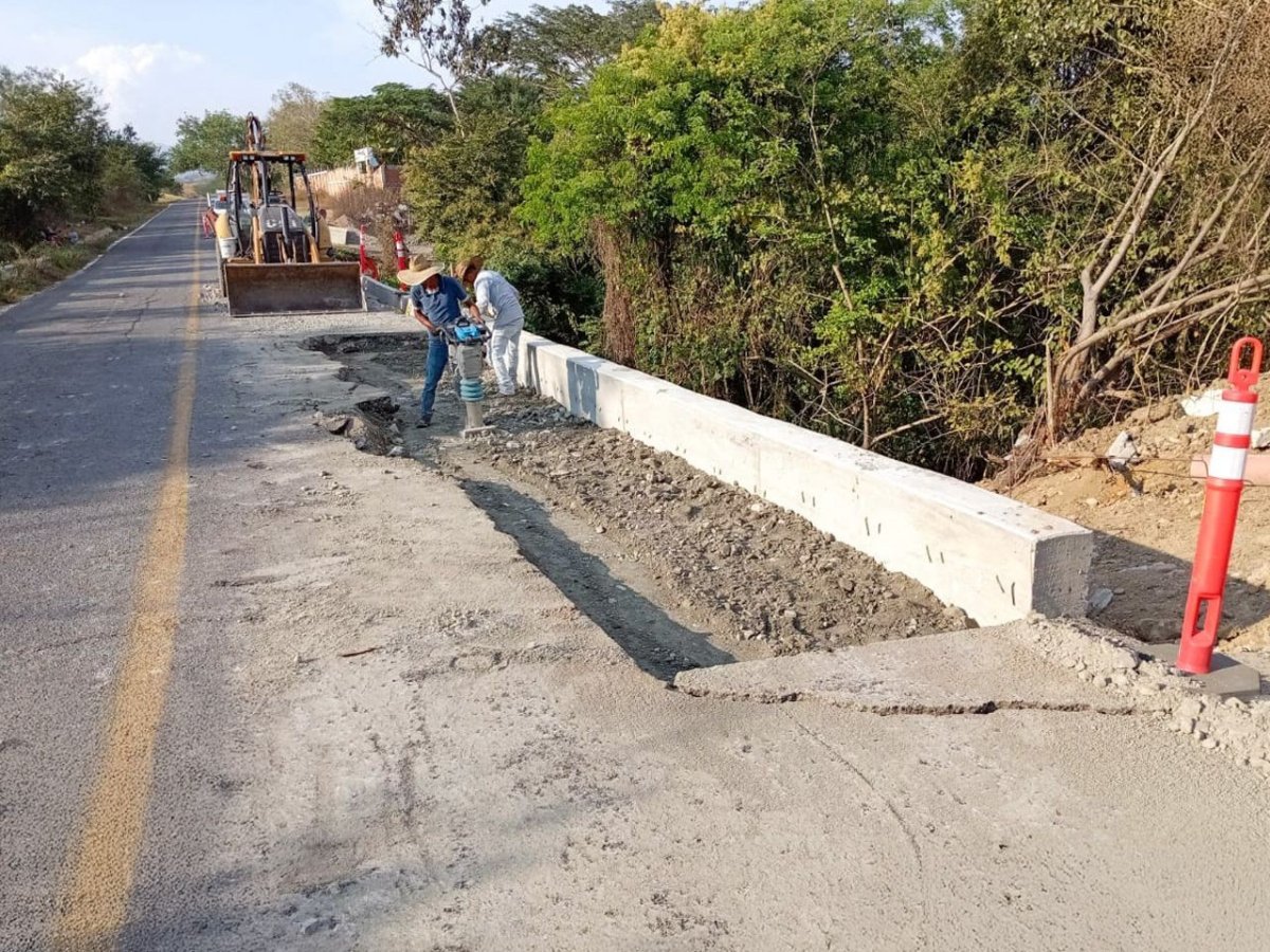 Gobierno de Colima rehabilita 12 tramos carreteros en Manzanillo para mejorar conectividad y seguridad