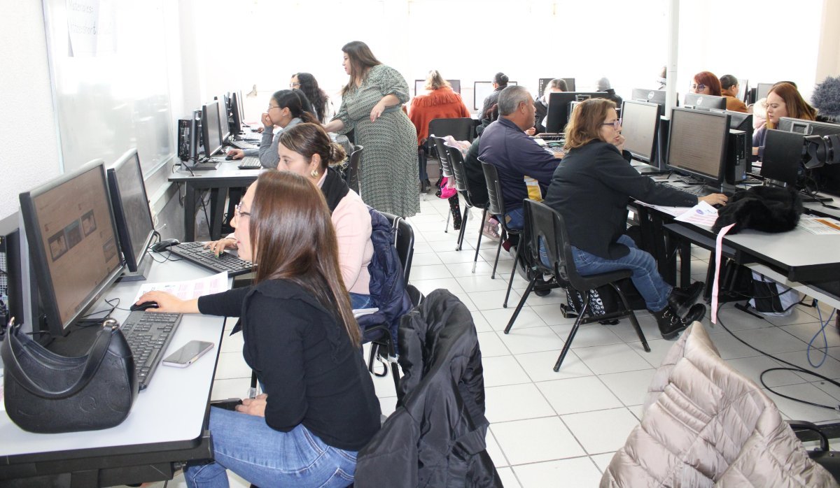 M&aacute;s de 350 docentes de Ju&aacute;rez se capacitan en Inteligencia Artificial para fortalecer la educaci&oacute;n primaria