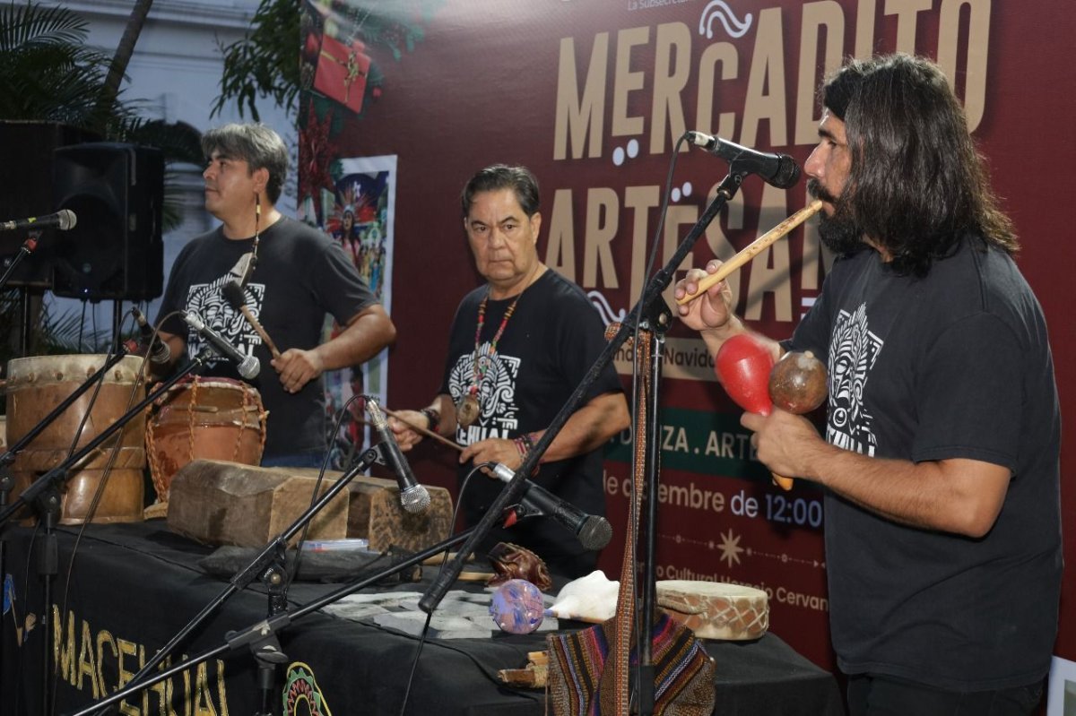Mercadito Artesanal 2025 en Colima ofrece productos locales y presentaciones art&iacute;sticas navide&ntilde;as