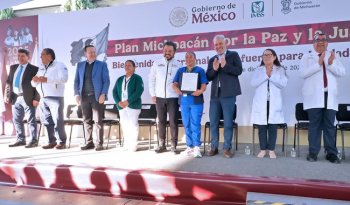 IMSS y gobierno de Michoacán entregan nombramientos a 270 trabajadores de salud como parte del Plan por la Paz y la Justicia