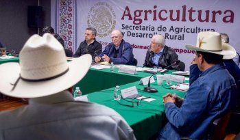 Gobierno acuerda con transportistas y FNRCM reforzar seguridad en carreteras y analizar pignoración de granos