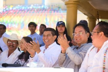 Gobierno de Oaxaca instala señalética en zapoteco en espacios públicos de San Melchor Betaza
