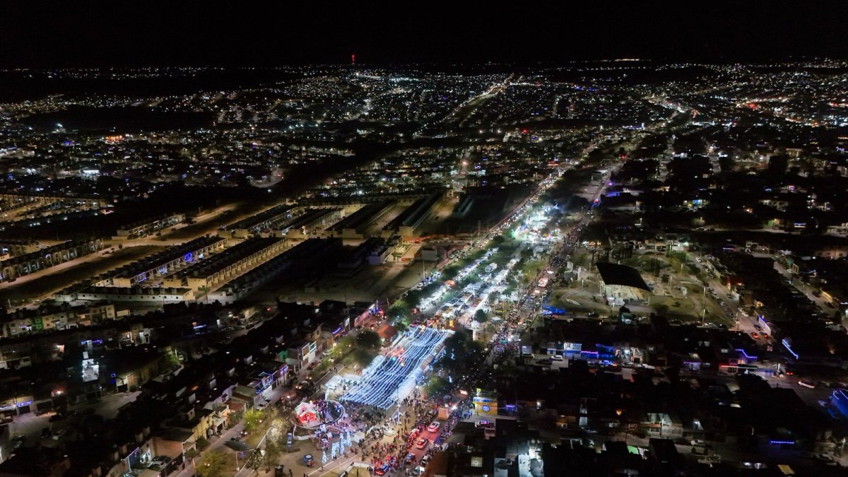 Gobernadora Tere Jim&eacute;nez inaugura Villa Navidad 2025 en la L&iacute;nea Verde de Aguascalientes