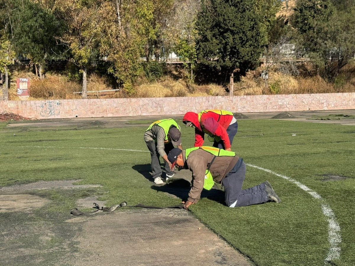 Rehabilita Gobierno de Zacatecas Campo 1 de la Unidad Deportiva Benito Ju&aacute;rez en beneficio de miles de familias