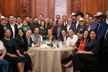 Gobernadora Maru Campos reconoce labor de alcaldesas y alcaldes en brindis navideño