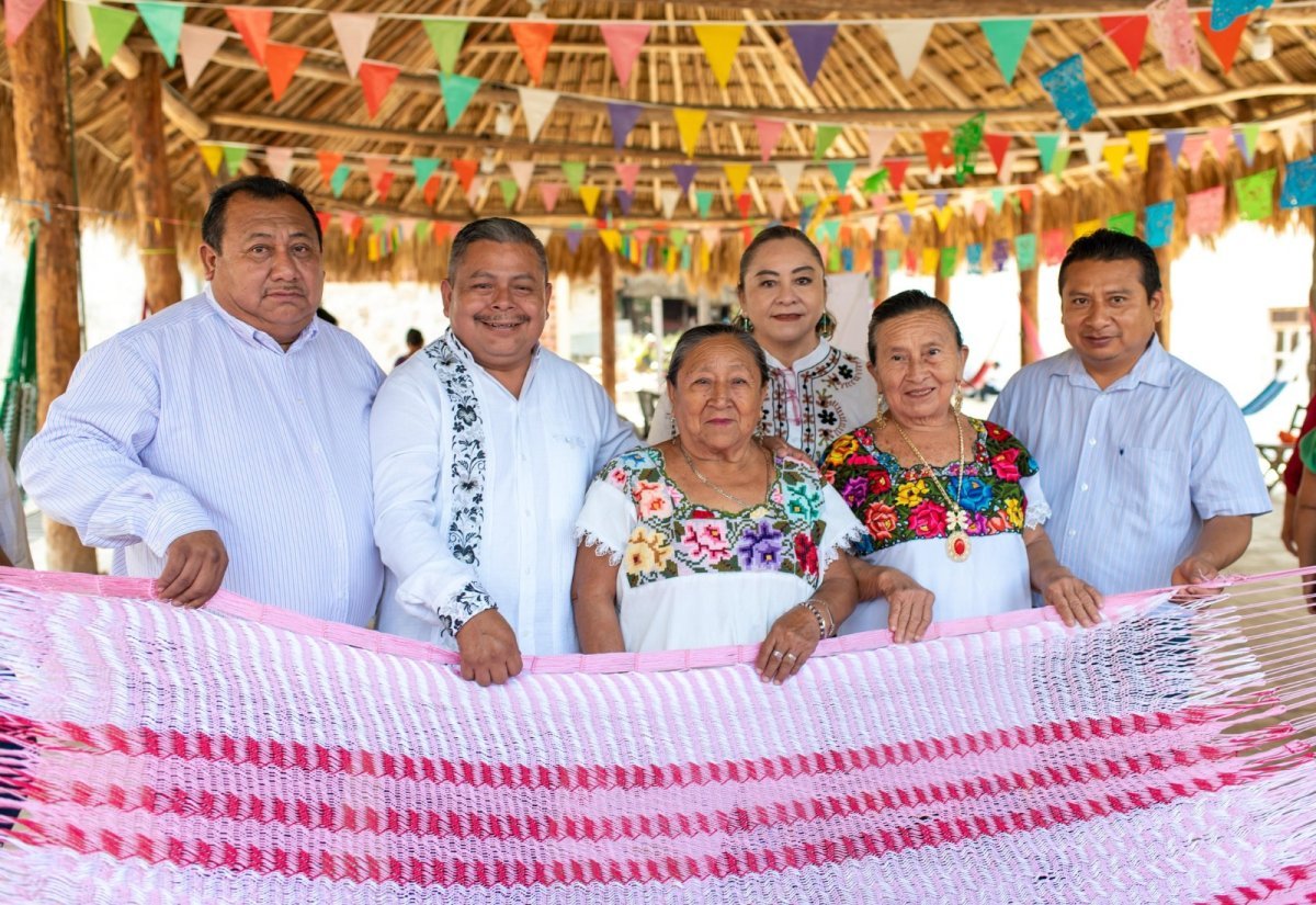 Transforma INMAYA la vida de 600 familias en la zona Maya con entrega de bastidores e hilos para reactivar el urdido de hamacas