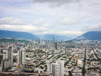 Medio Ambiente exhorta a evitar pirotecnia en Año Nuevo para mantener calidad del aire en Nuevo León