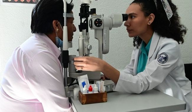 Hospital Ju&aacute;rez de M&eacute;xico realiza 60 cirug&iacute;as de cataratas gratuitas en diciembre