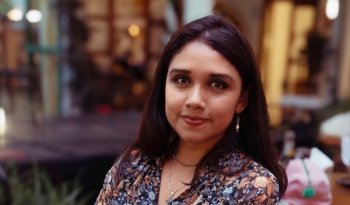 Ana Basilio crea poemario '50 horas de pie' con apoyo de Jóvenes Creadores 2024