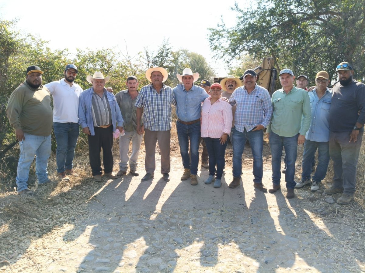 Gobierno de Colima supervisa rehabilitaci&oacute;n de caminos sacacosechas en Buenavista con inversi&oacute;n extraordinaria