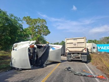 Accidente de transporte pesado obstruye totalmente la carretera Colima-Manzanillo a la altura de Armería