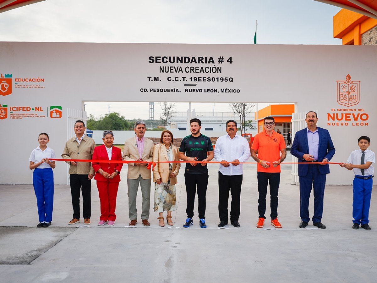 Gobernador de Nuevo Le&oacute;n inaugura aulas y cancha en Secundaria de Pesquer&iacute;a