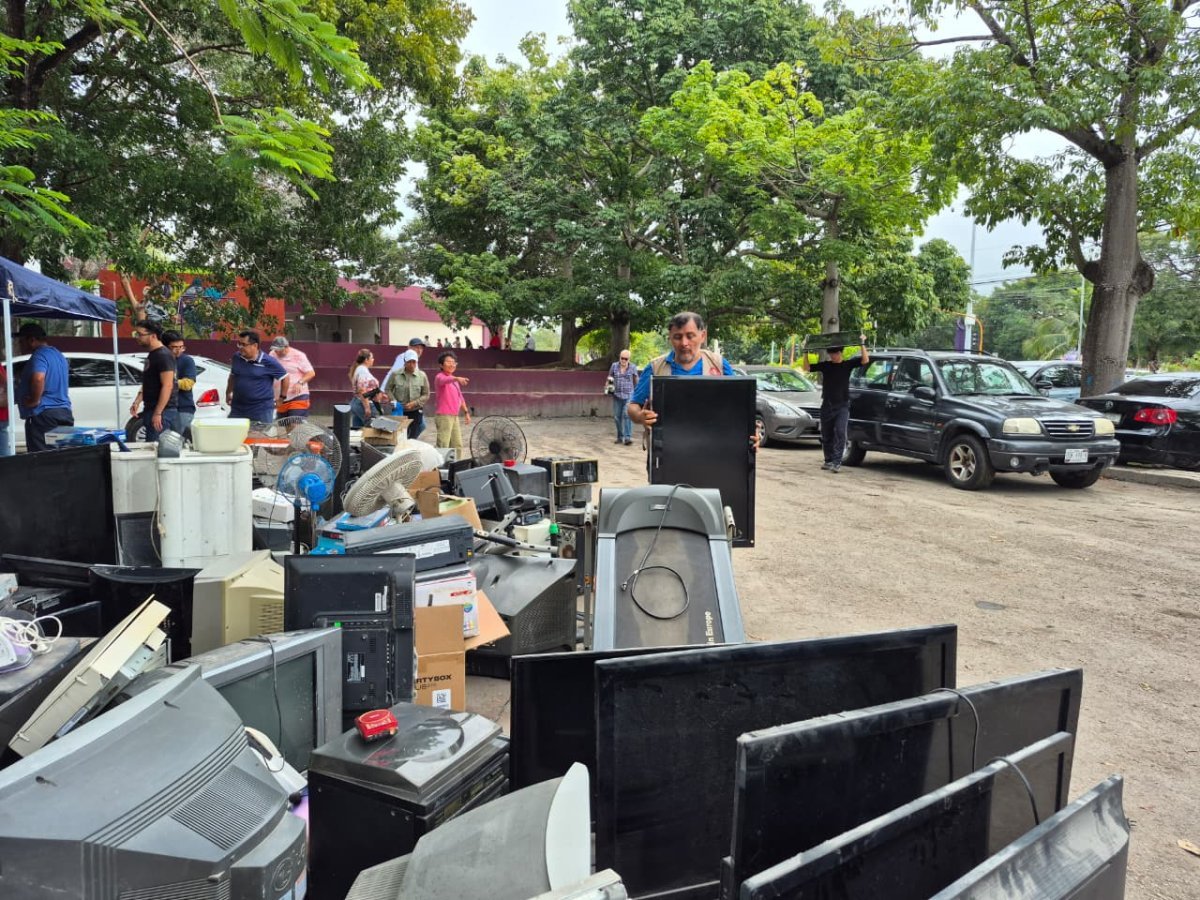 Recolecta SEMA 15.3 toneladas de residuos electrónicos en Chetumal para proteger el medio ambiente