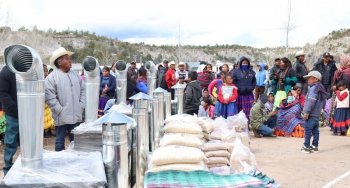 Gobierno distribuye 10 toneladas de maíz y frijol en comunidades de Balleza para fortalecer seguridad alimentaria