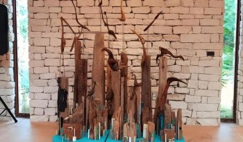 Museo Regional de la Costa Oriental inaugura exposición 'De plumas, aves y ancestros' del escultor Pablo Guichet