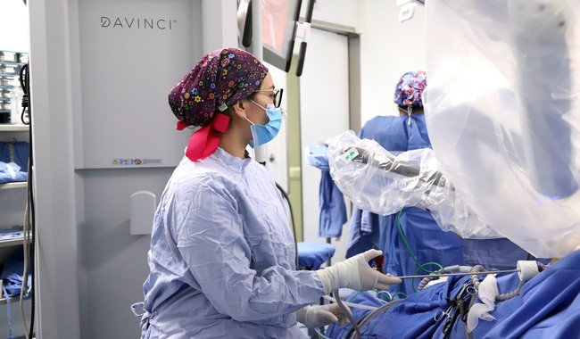 IMSS realiza con &eacute;xito cirug&iacute;a rob&oacute;tica para c&aacute;ncer de endometrio en paciente con obesidad m&oacute;rbida
