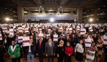 Mujeres representan el 57% de cédulas y títulos profesionales registrados en 2025, con avance histórico en ingeniería y ciencias