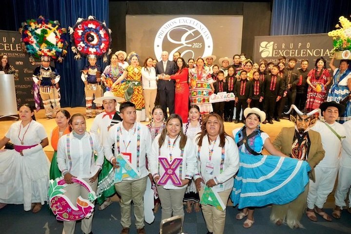 Pueblos Mancomunados de Oaxaca reciben Premio Excelencias Tur&iacute;sticas 2025 en Fitur Madrid